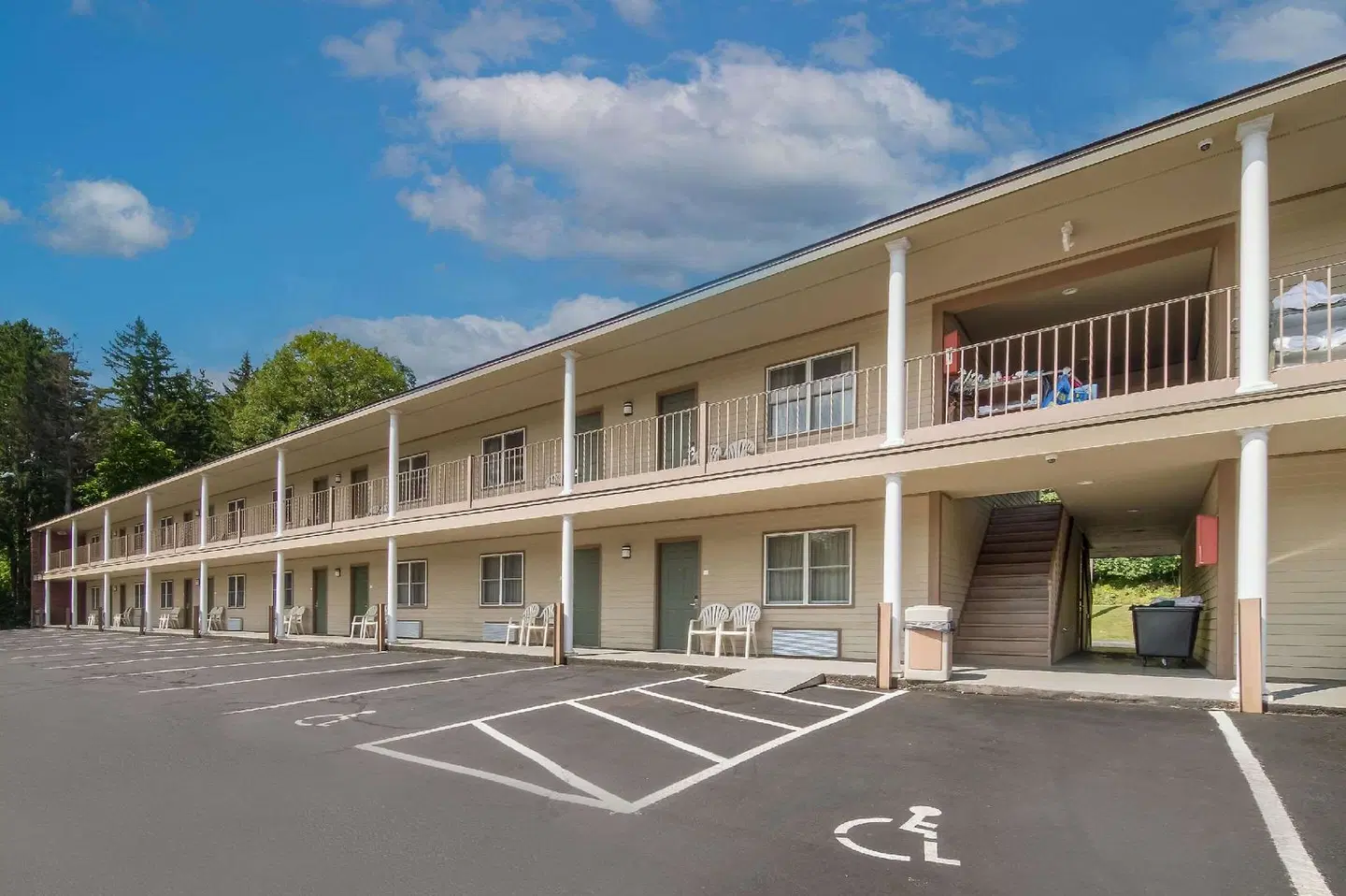 Quality Inn EXTERIOR
