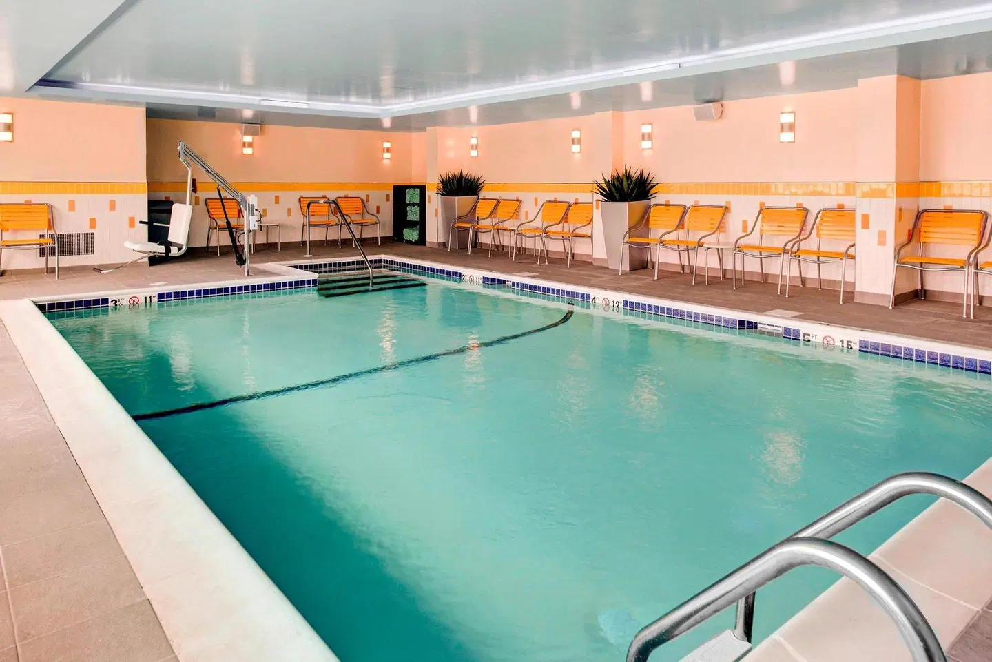 Fairfield Inn & Suites by Marriott Cape Cod Hyannis Hallenbad