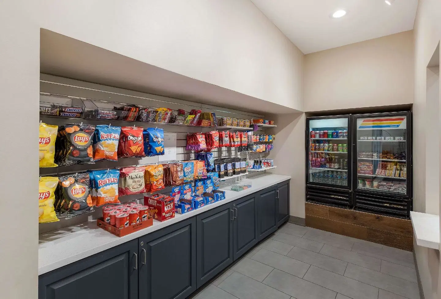 Country Inn & Suites by Radisson, Findlay, OH Bar