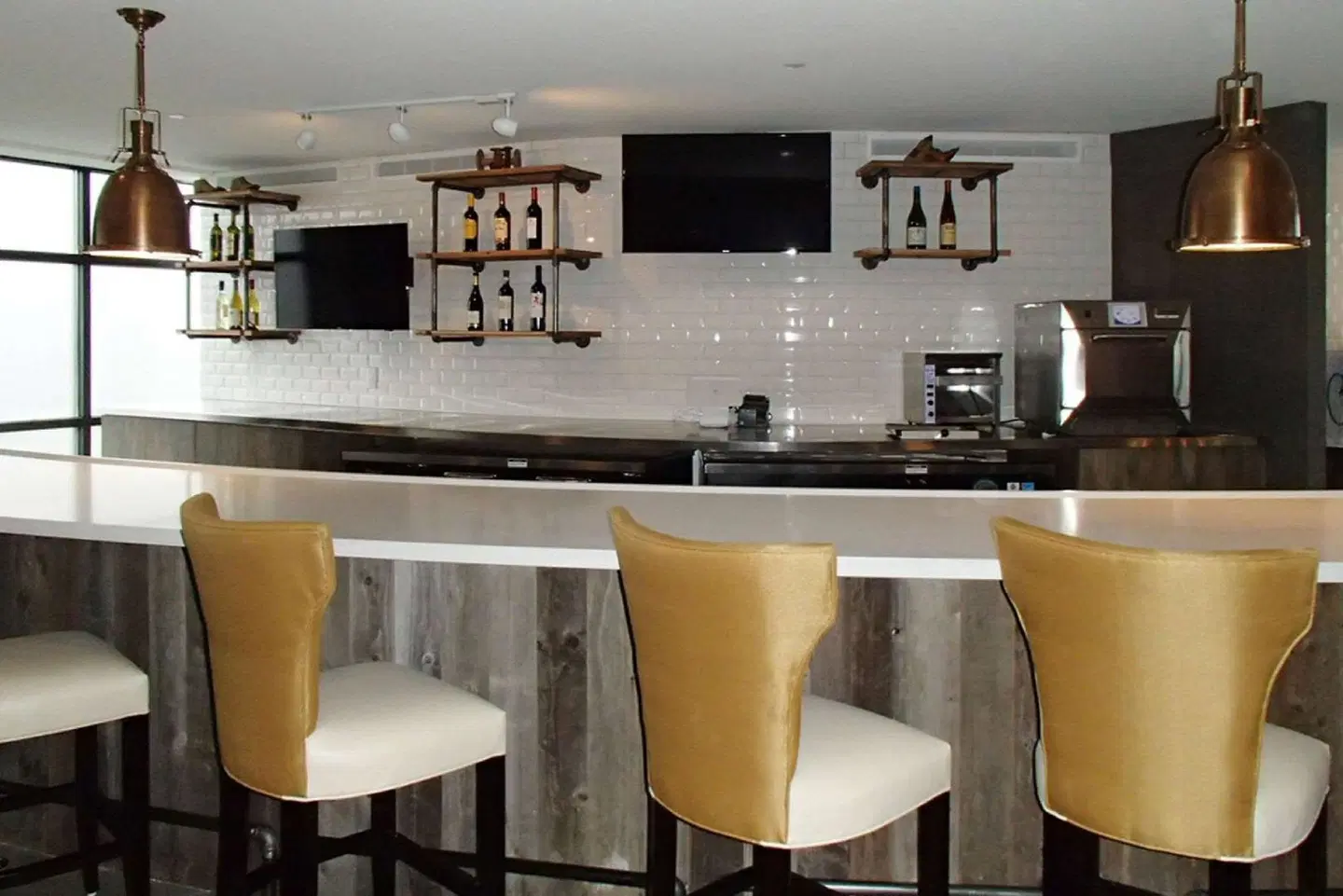 enVision Hotel Boston-Everett, an Ascend Hotel Collection Member Bar