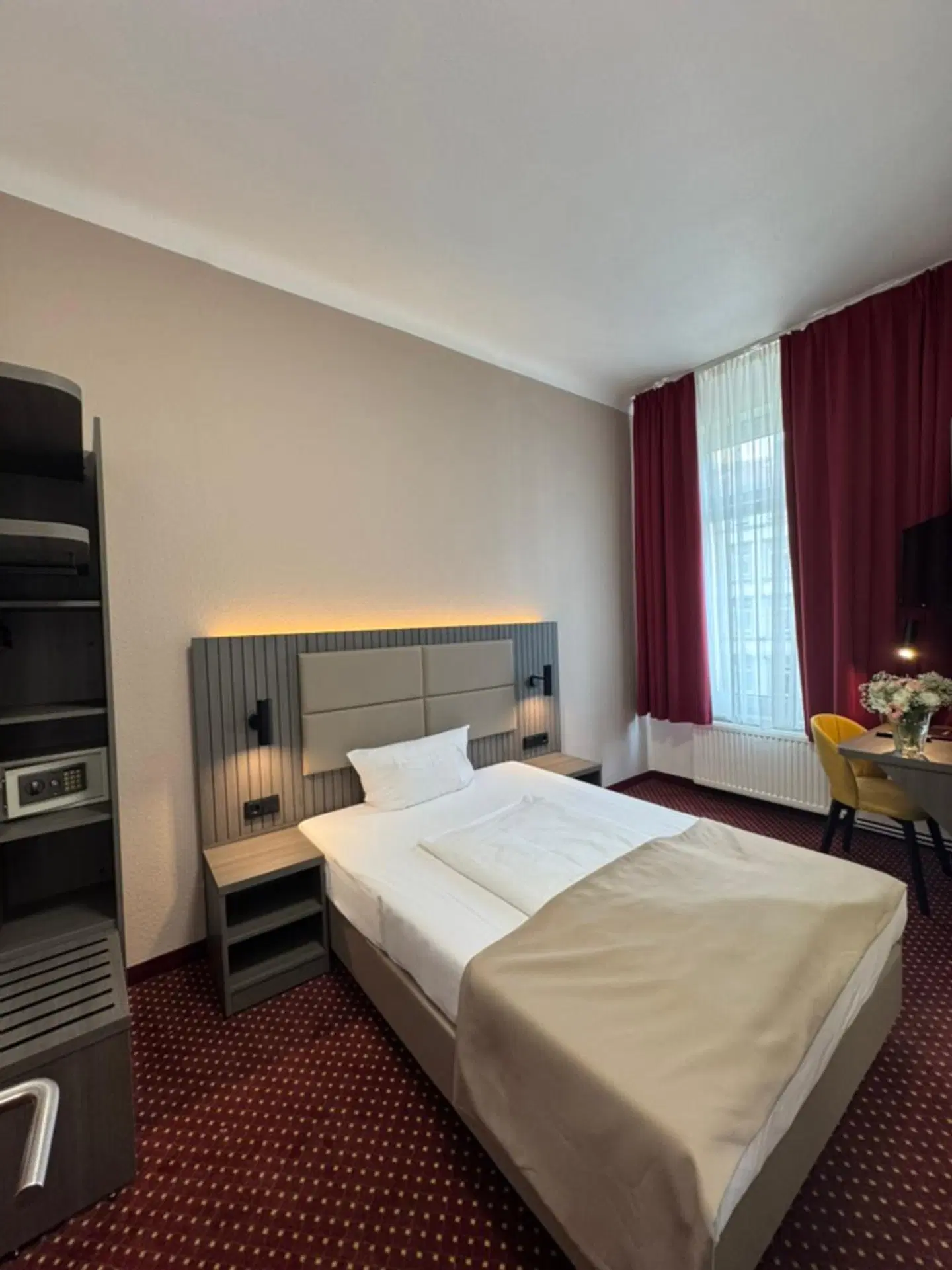 Lumen ROOM_EXAMPLE