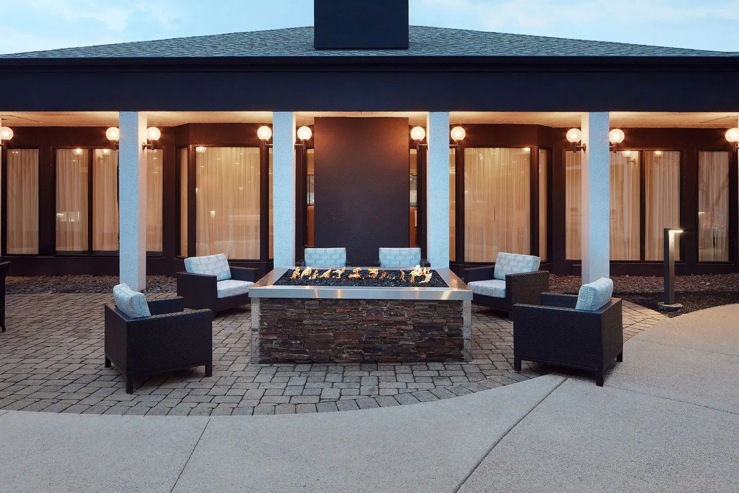Courtyard by Marriott Columbus Dublin Terrasse