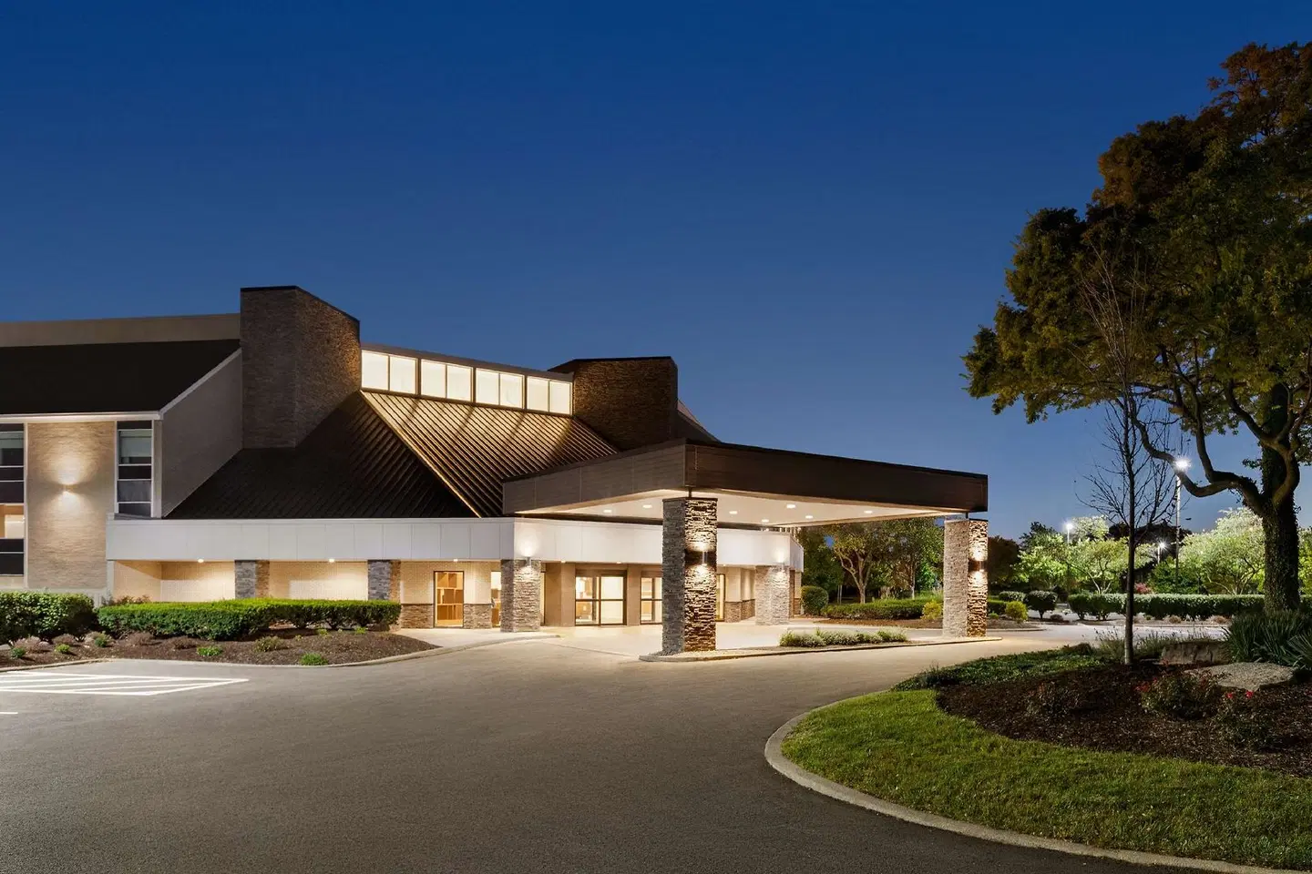 DoubleTree by Hilton Columbus Dublin EXTERIOR