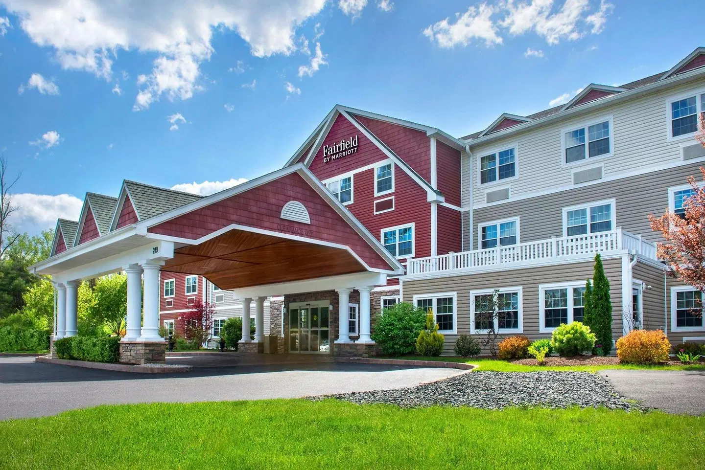 Fairfield Inn & Suites by Marriott Great Barrington Lenox/Berkshires EXTERIOR
