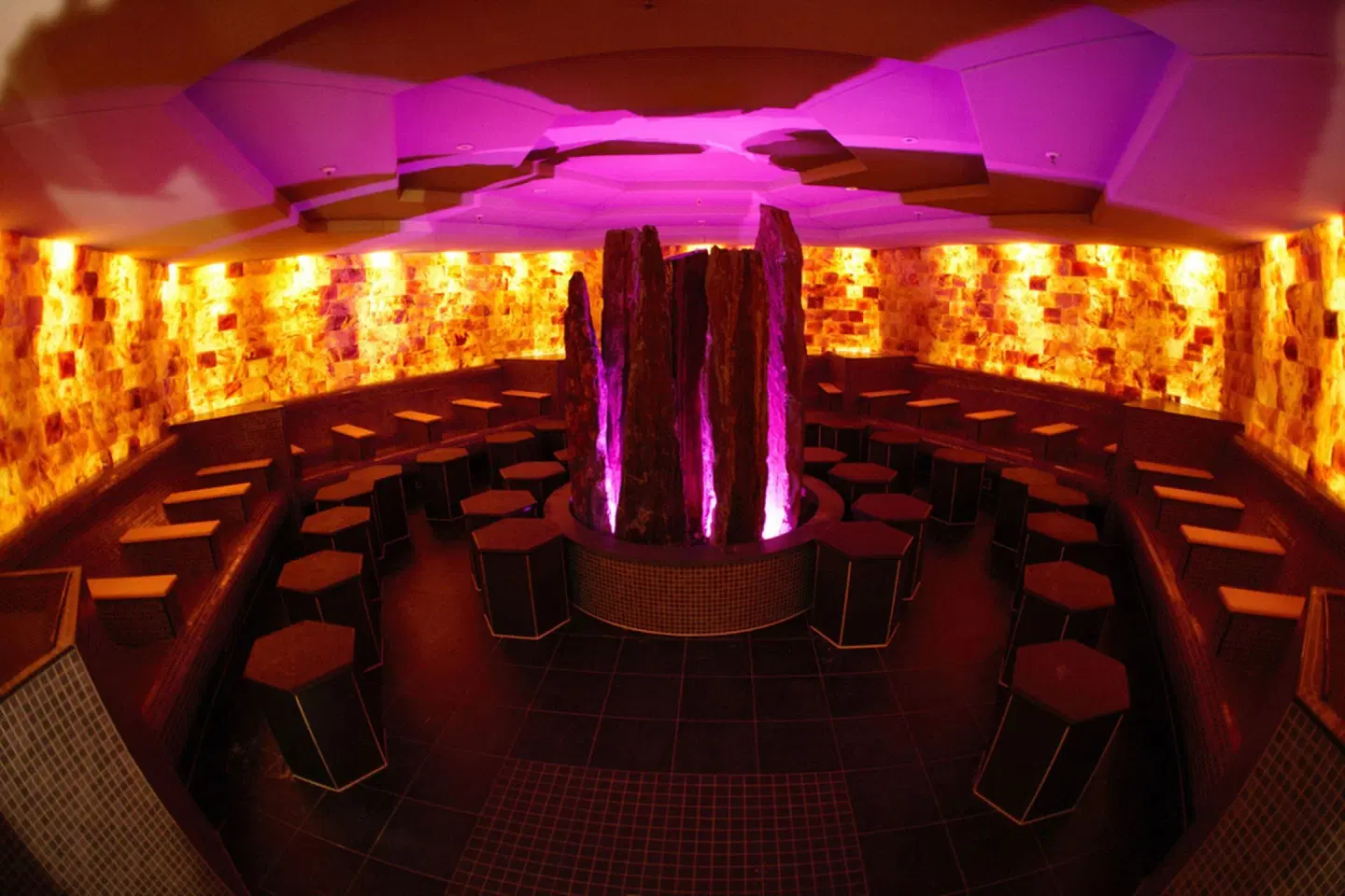 Tropical Islands Resort-Safarizelte und Hotelzimmer Bar