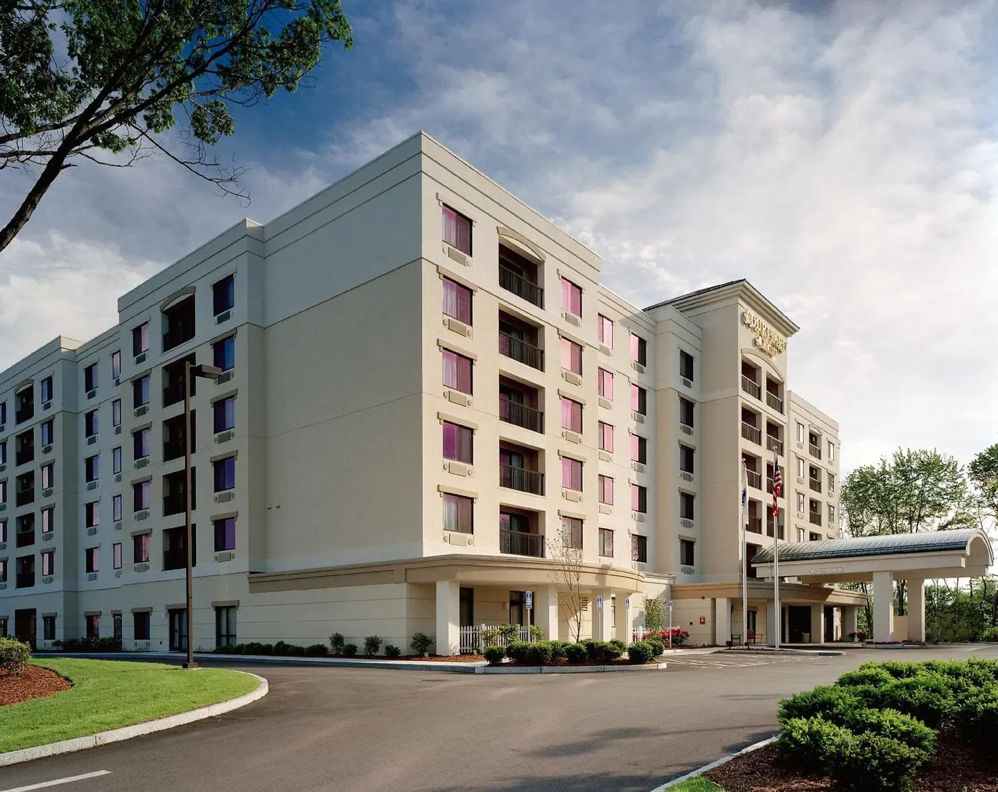 Courtyard by Marriott Boston Natick EXTERIOR