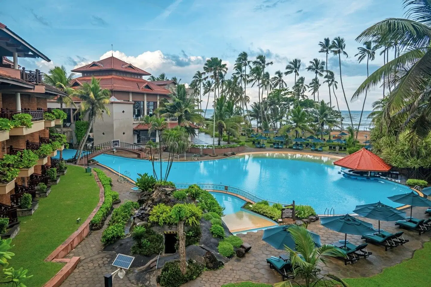 Royal Palms Beach Hotel EXTERIOR