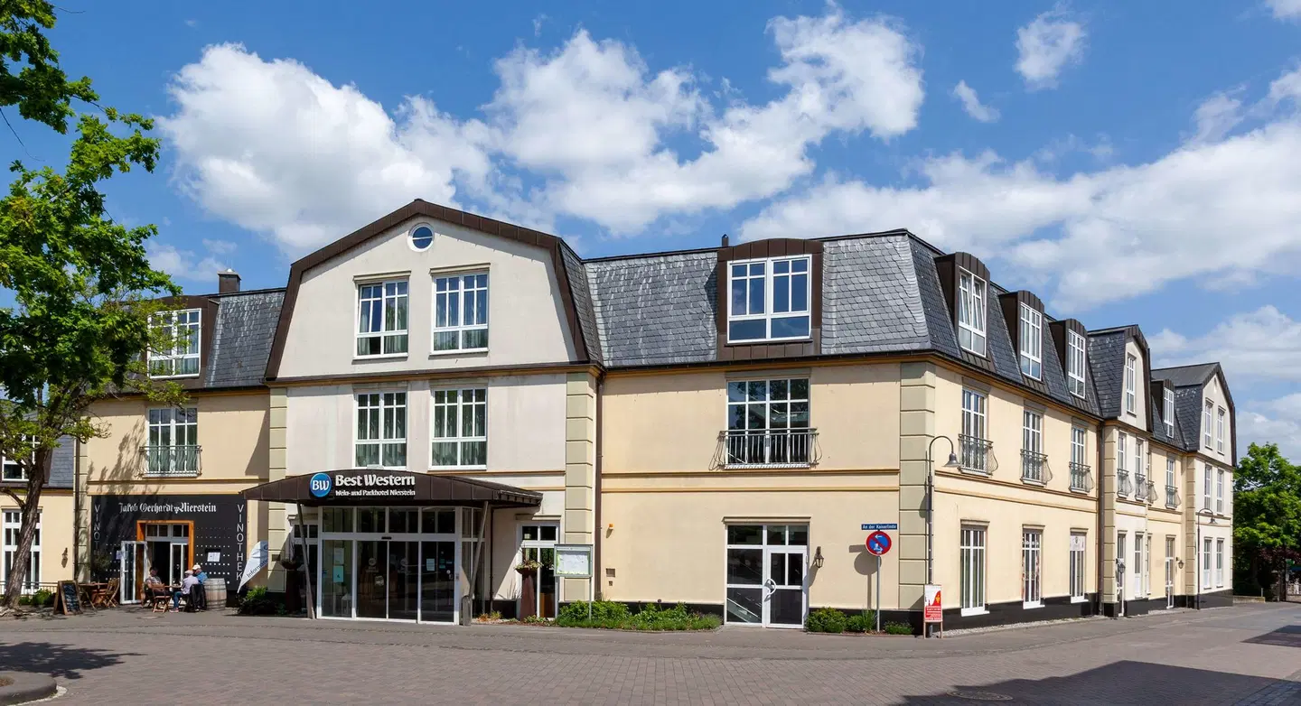 Wein- & Parkhotel EXTERIOR