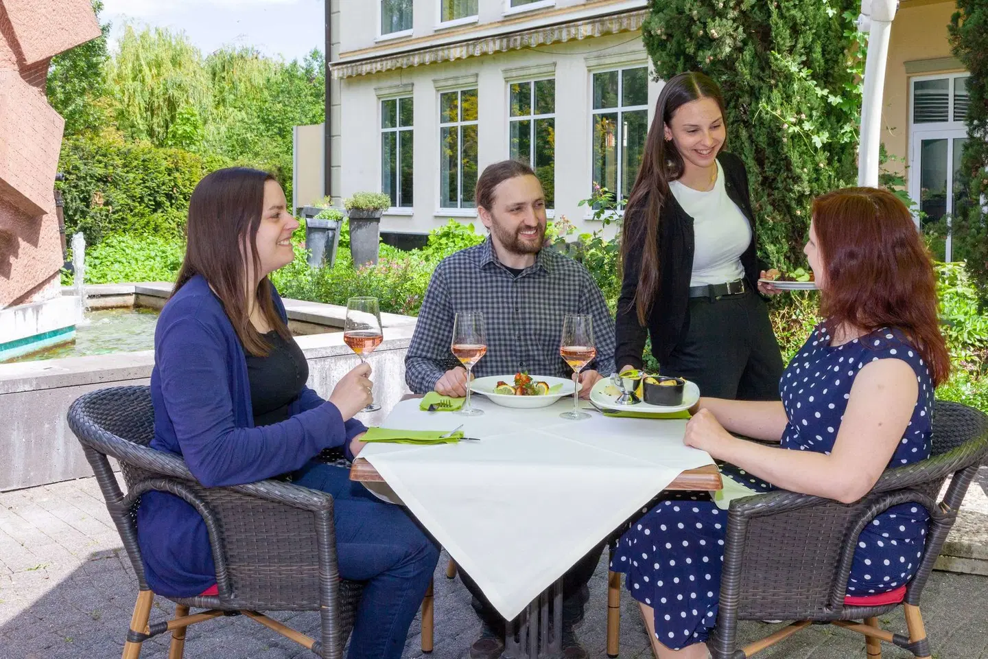 Wein- & Parkhotel PEOPLE