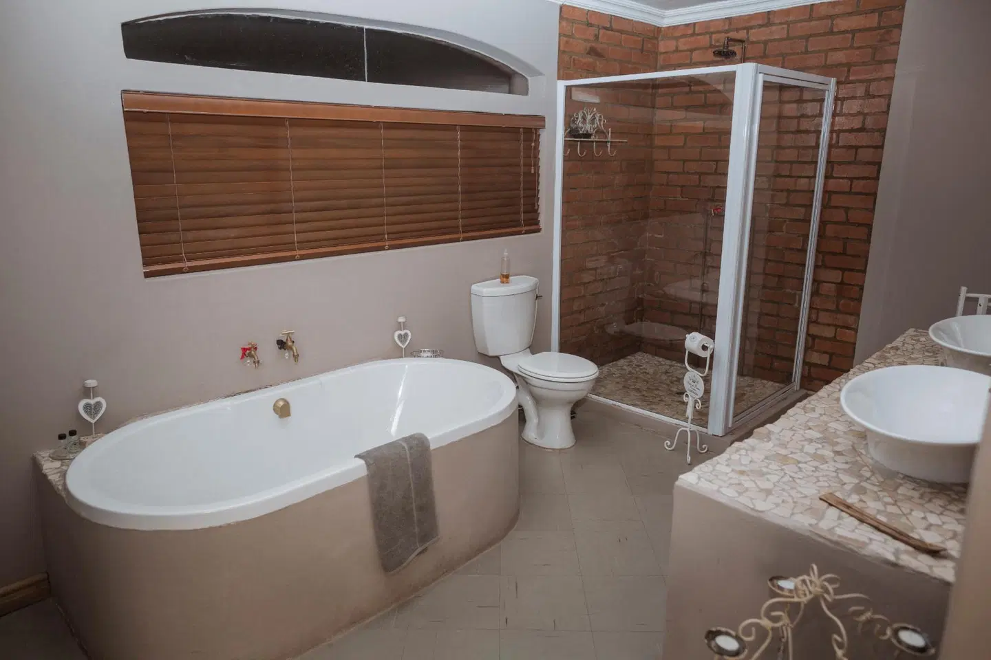 Klip en Kristal Guest House Badezimmer