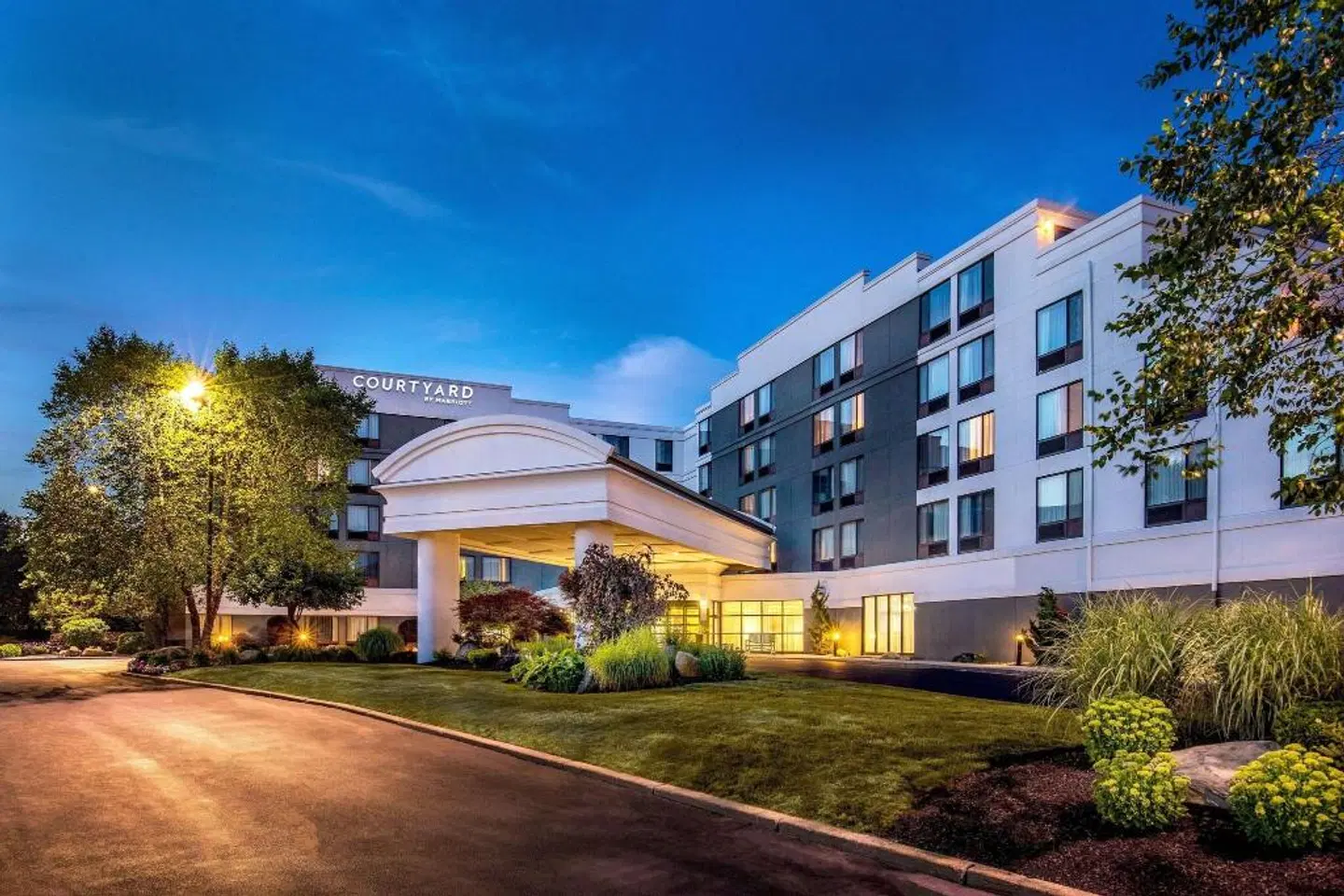 Courtyard by Marriott Boston Marlborough EXTERIOR