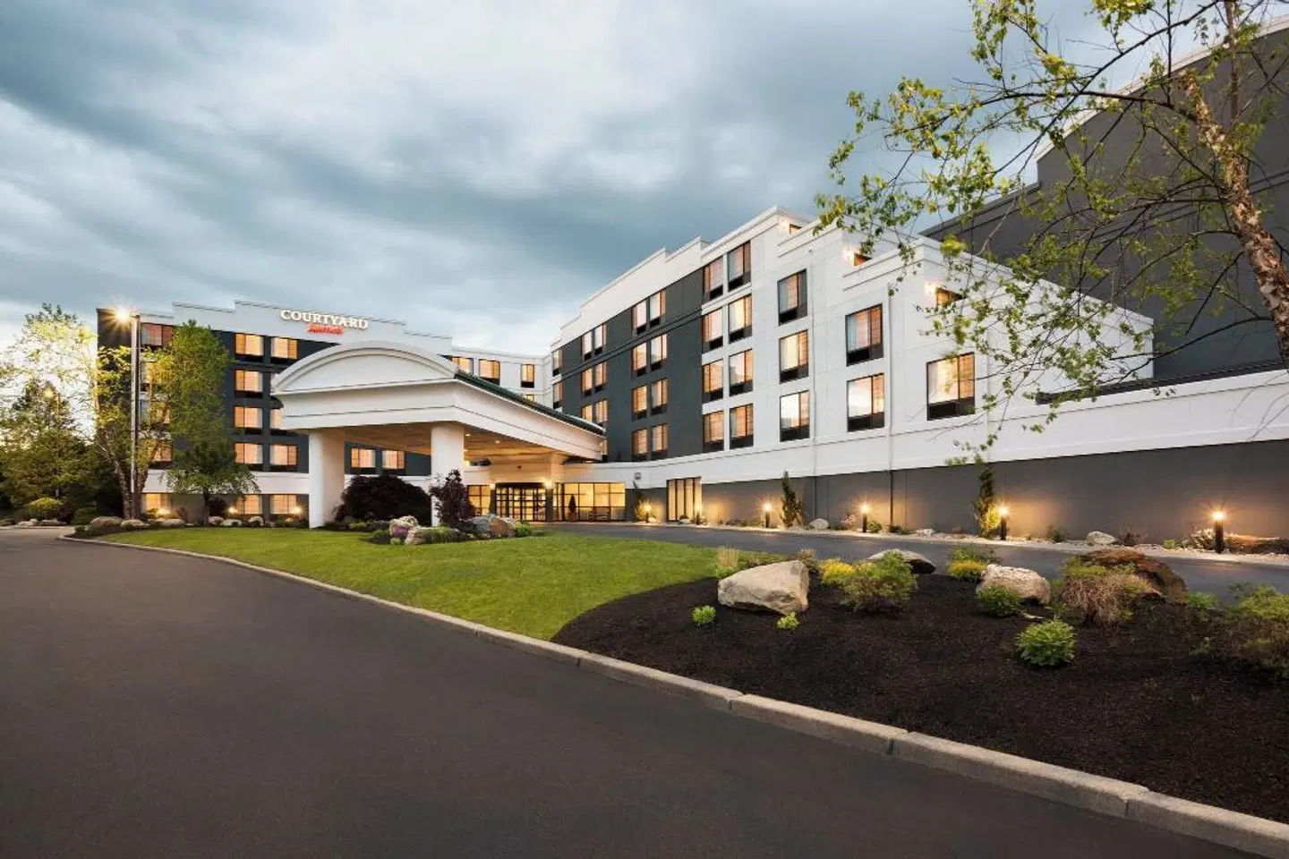 Courtyard by Marriott Boston Marlborough EXTERIOR