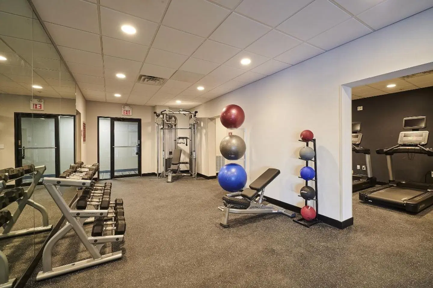 Four Points by Sheraton Cleveland-Eastlake SPORTS_AND_LEISURE
