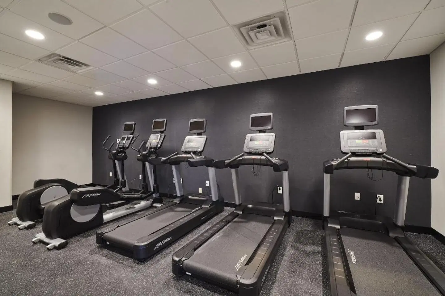 Four Points by Sheraton Cleveland-Eastlake SPORTS_AND_LEISURE