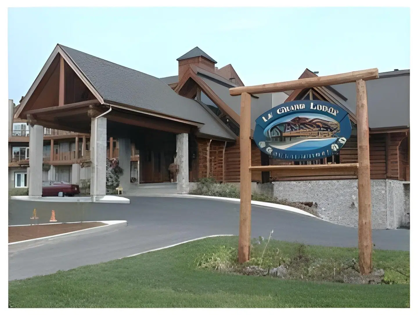 Le Grand Lodge Mont Tremblant EXTERIOR