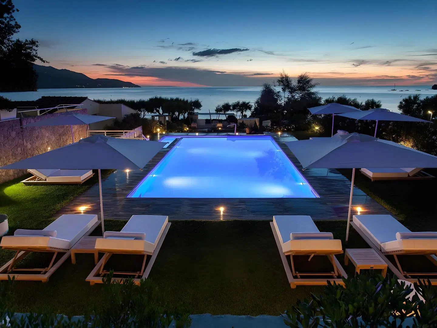 Baia Bianca Suites OUTDOOR_POOL