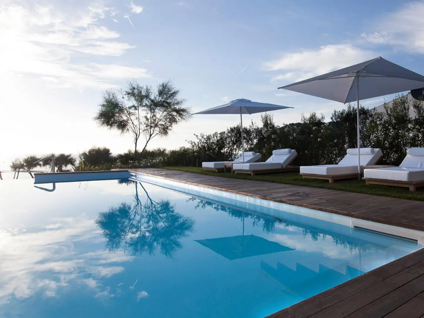 Baia Bianca Suites OUTDOOR_POOL