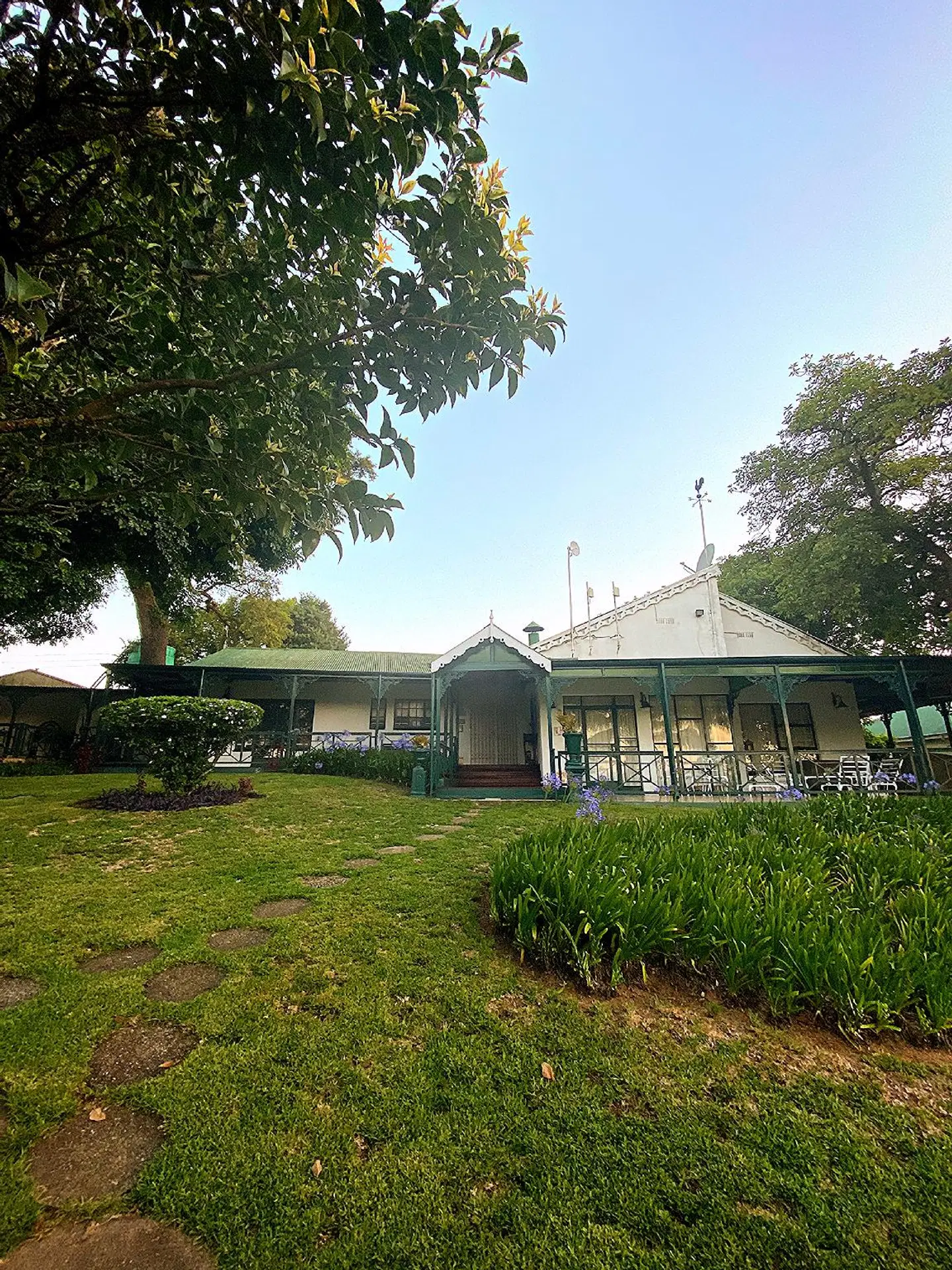 Sherwood's Country House EXTERIOR