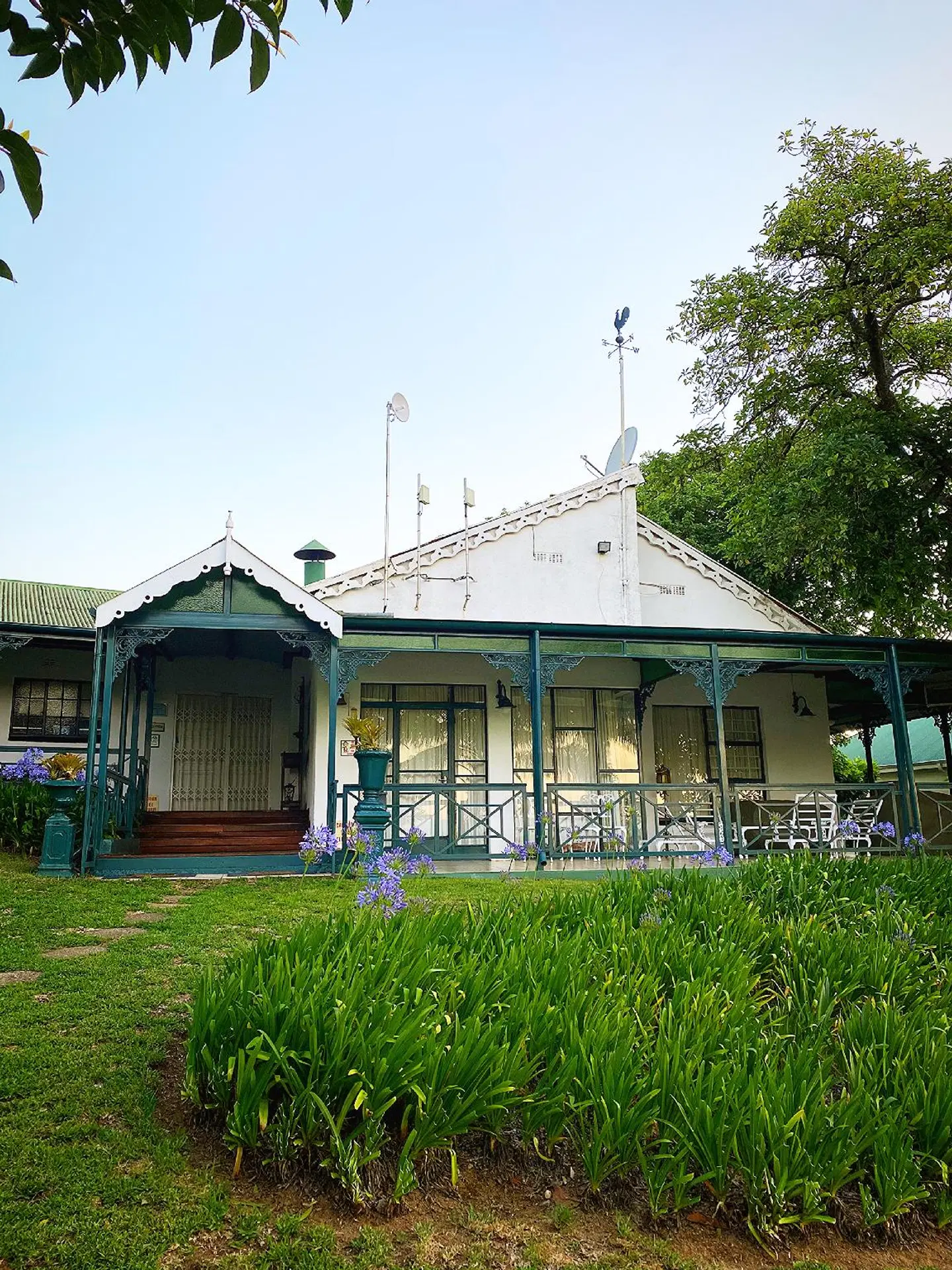Sherwood's Country House EXTERIOR