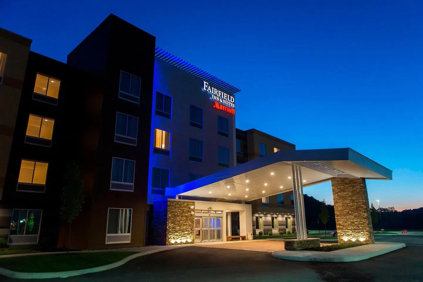 Fairfield Inn & Suites by Marriott Cambridge EXTERIOR