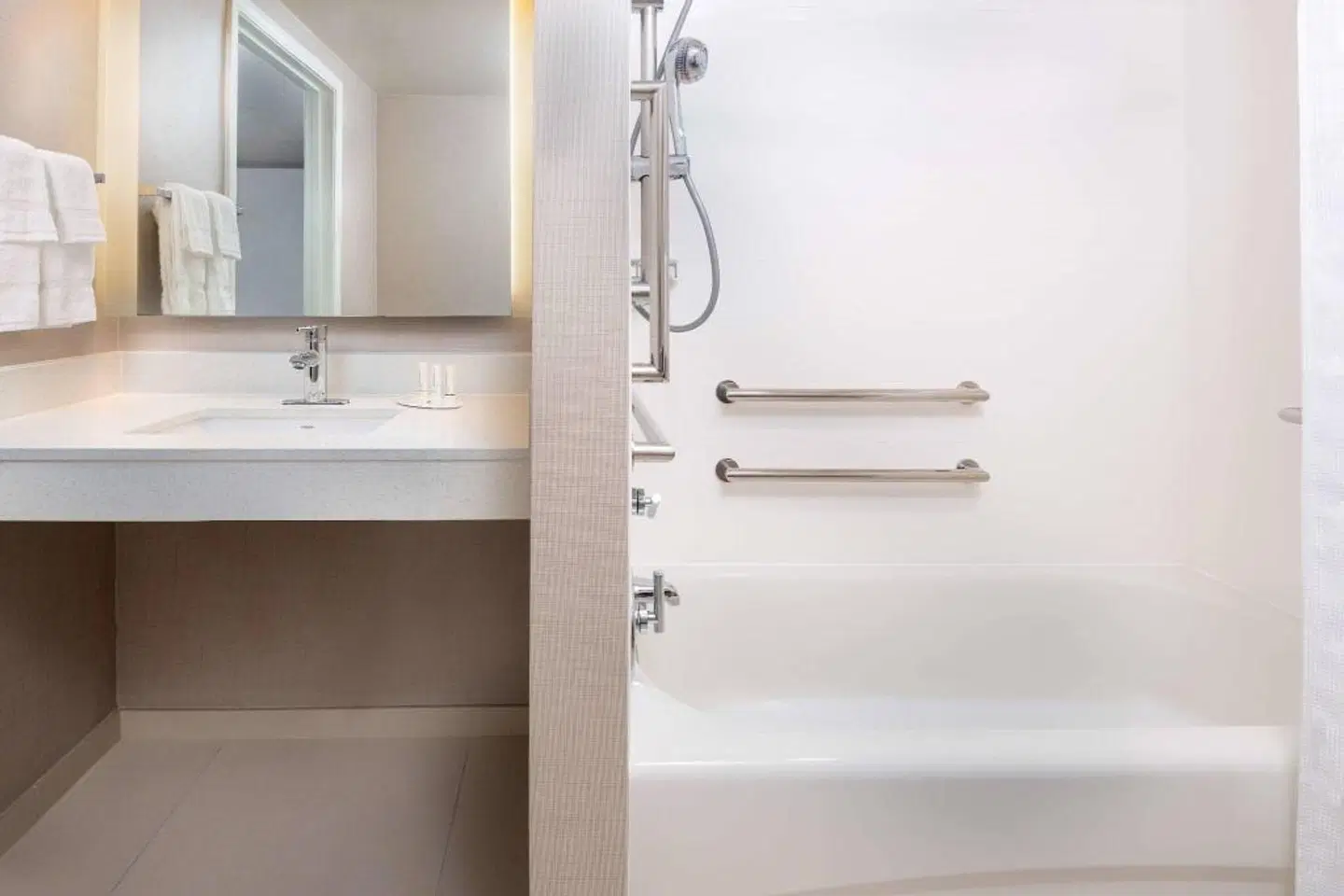 Residence Inn Boston Brockton Badezimmer