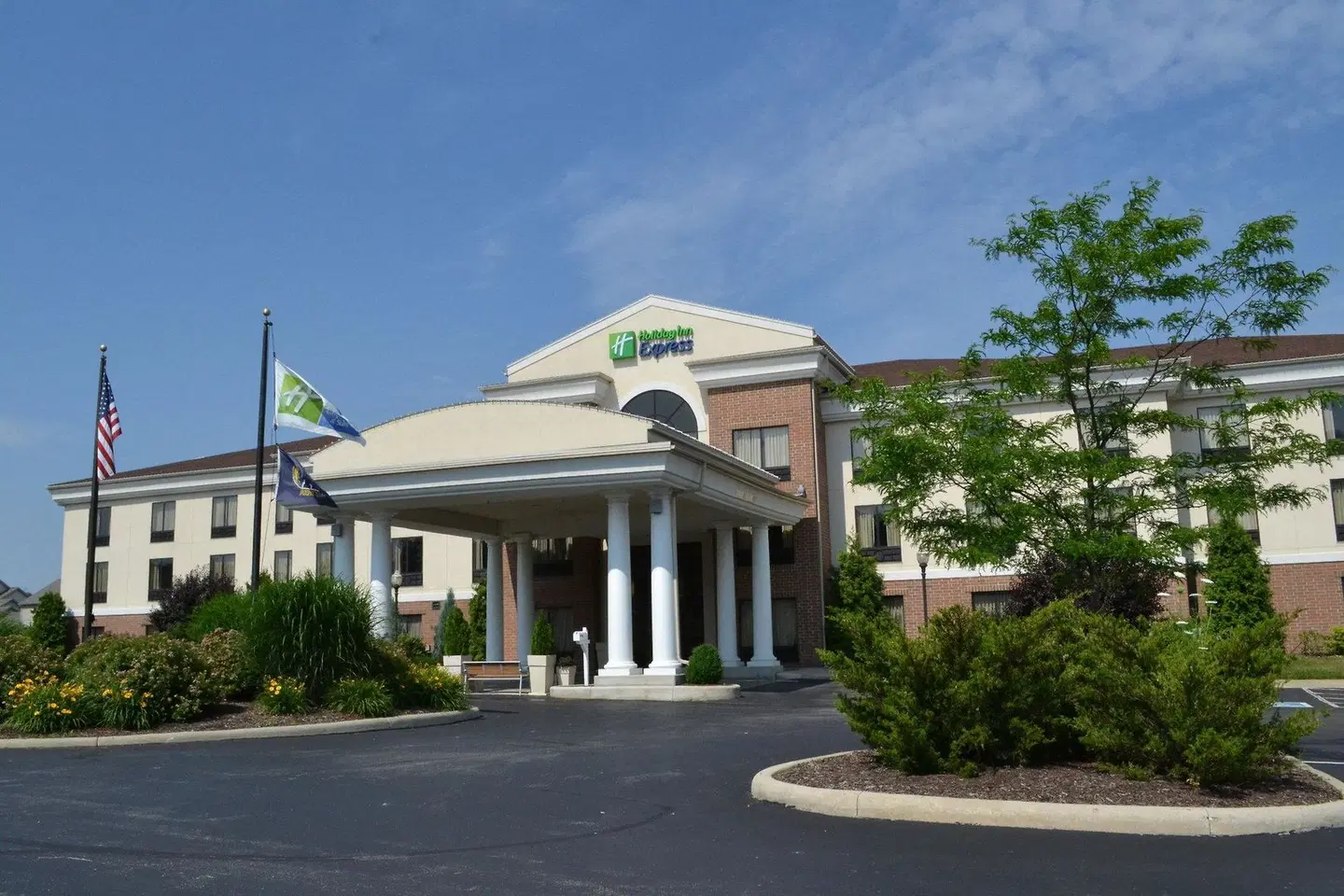 Holiday Inn Express Kent State University EXTERIOR