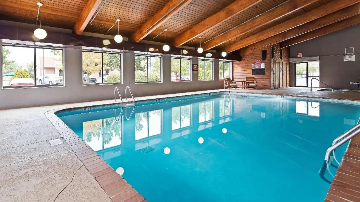 Best Western Plus North Canton Inn & Suites Hallenbad