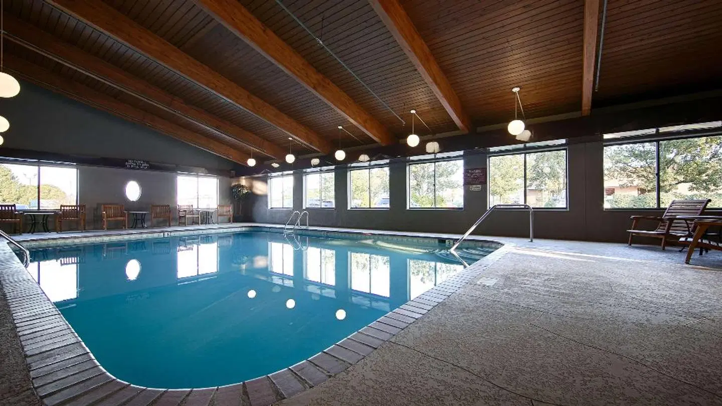 Best Western Plus North Canton Inn & Suites Hallenbad