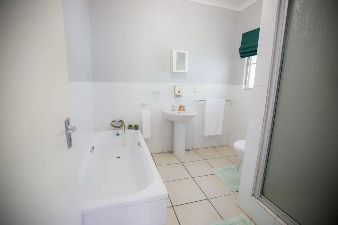 Loerie Guesthouse Badezimmer