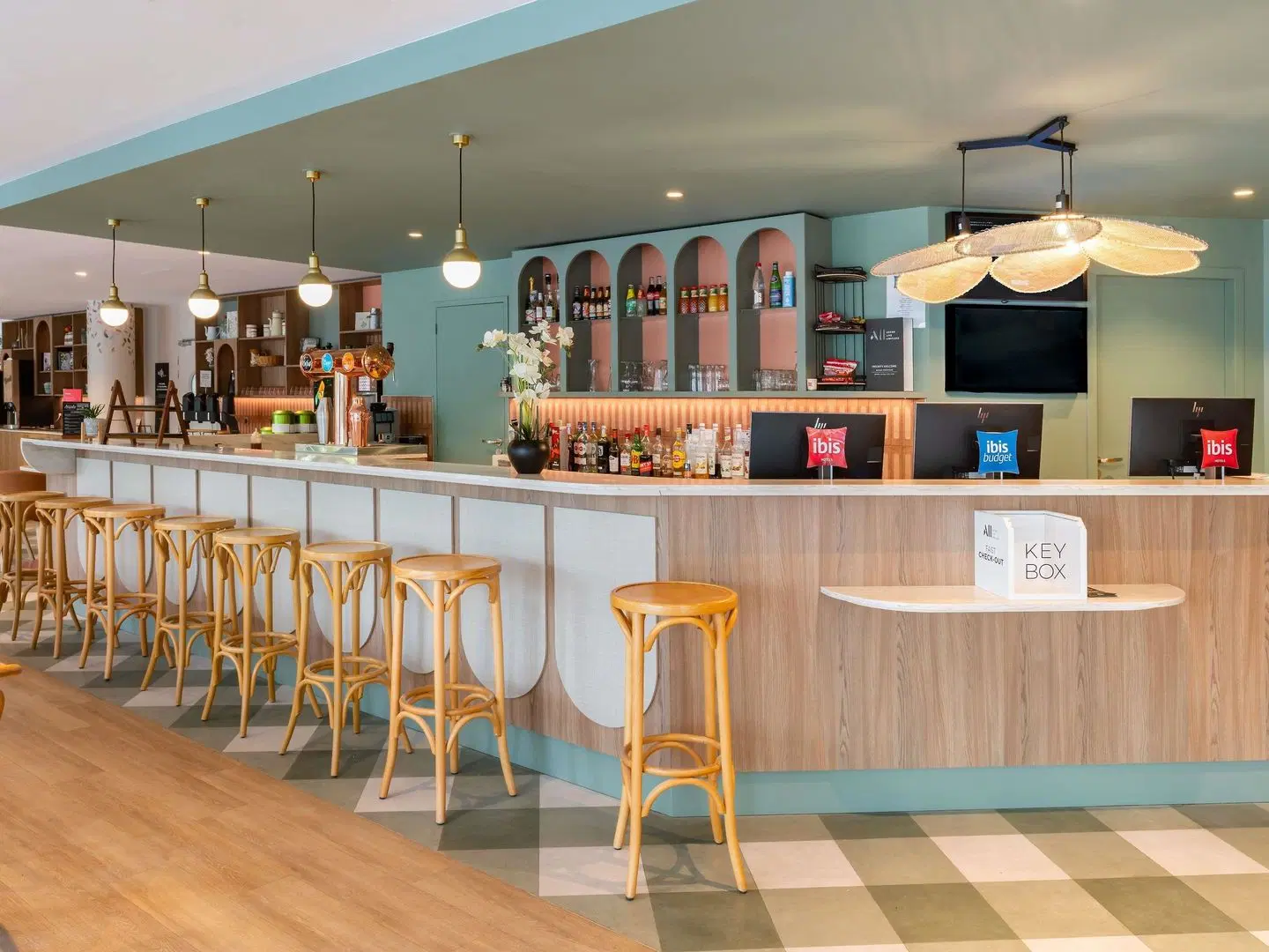 ibis budget Marne-la-Vallée Val d'Europe Bar