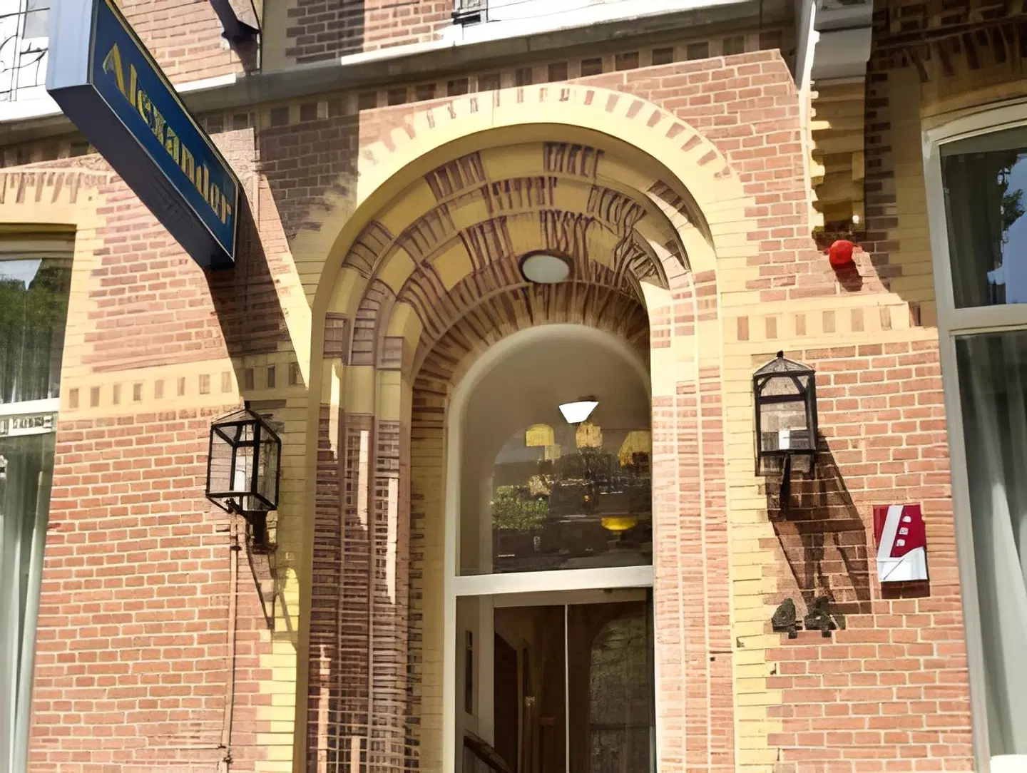 Alexander EXTERIOR