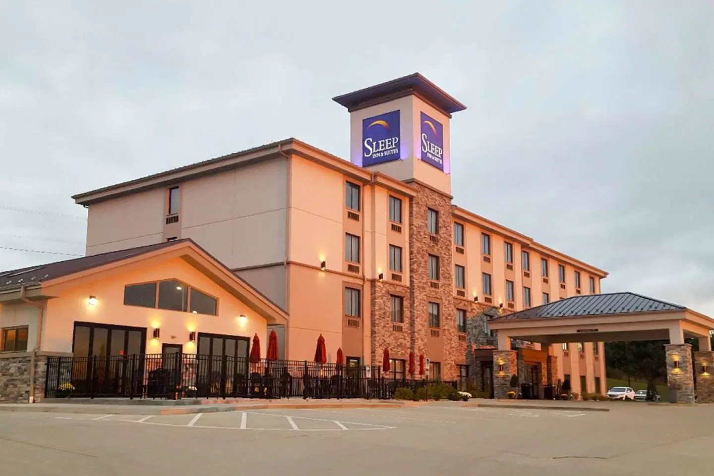 Sleep Inn & Suites Belmont / St. Clairsville EXTERIOR