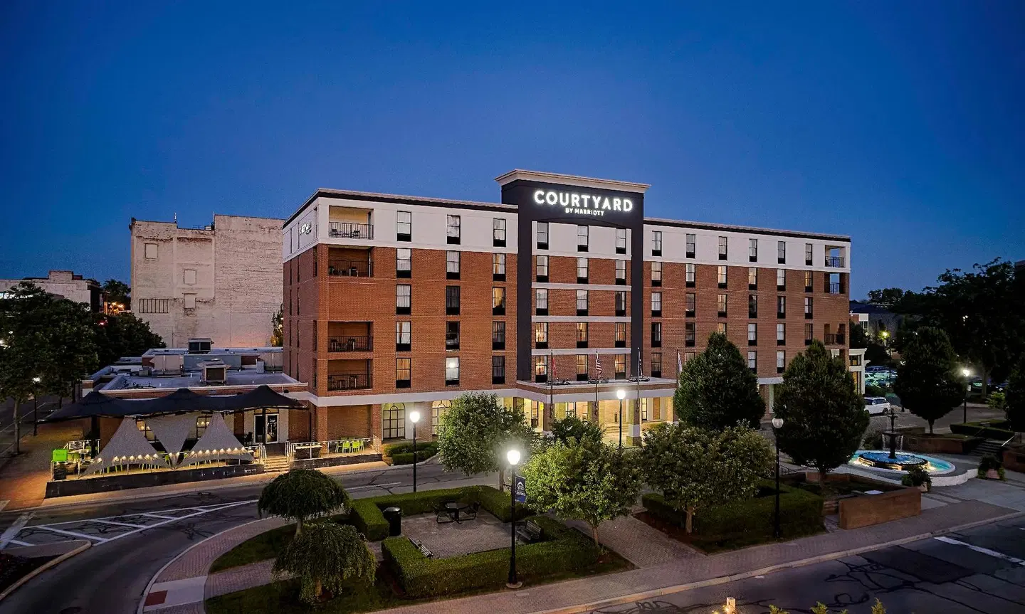 Courtyard by Marriott Springfield Downtown EXTERIOR