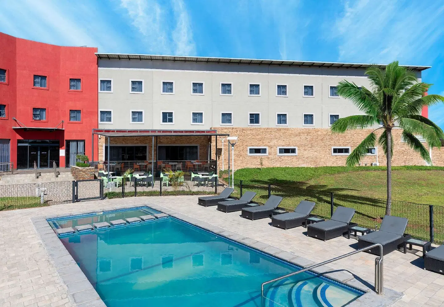 Park Inn by Radisson Polokwane OUTDOOR_POOL