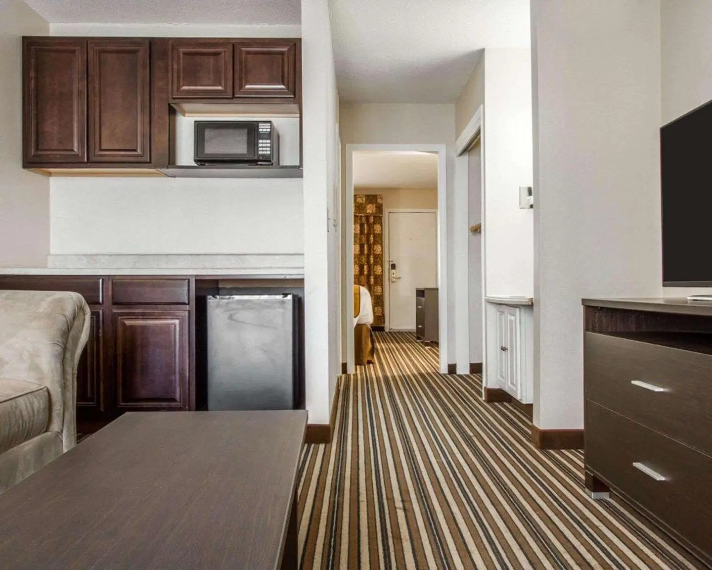 Quality Inn & Suites ROOM_EXAMPLE