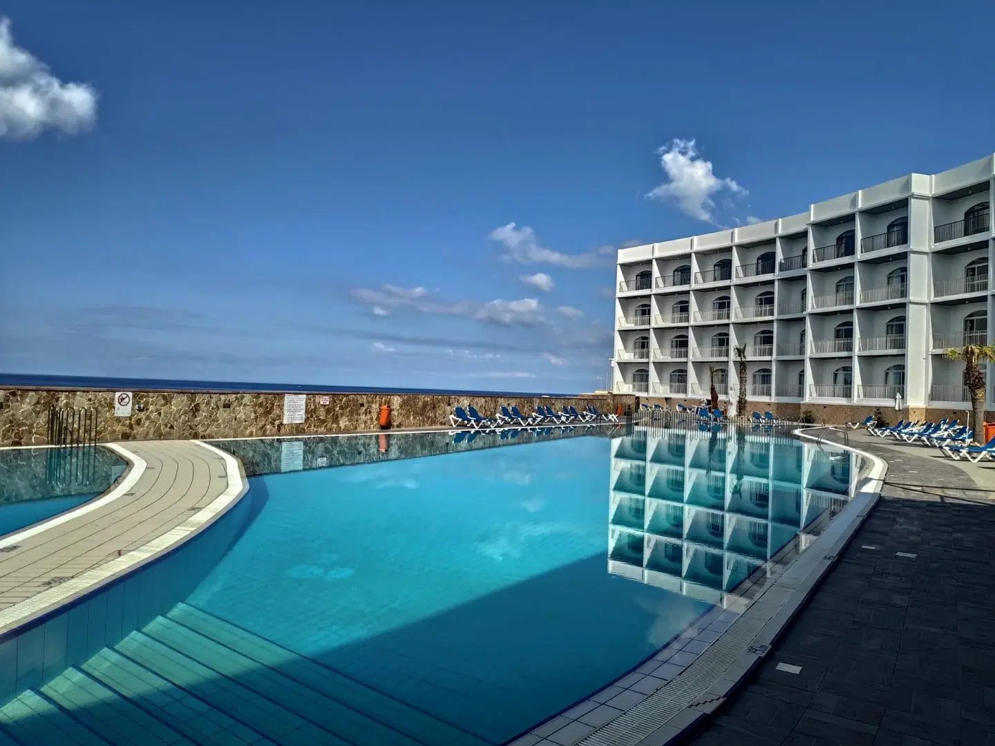 Paradise Bay OUTDOOR_POOL