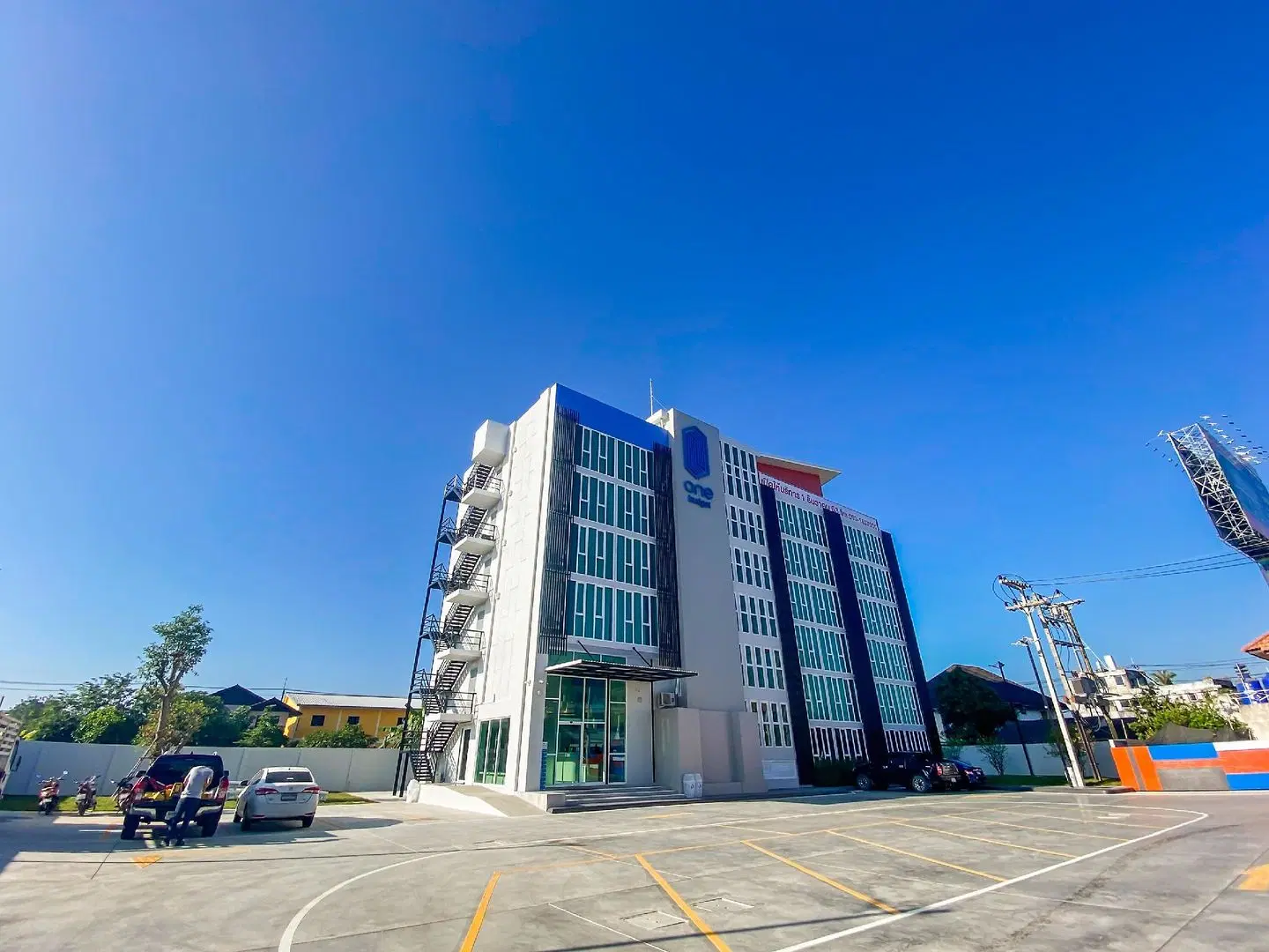 One Budget Hotel EXTERIOR