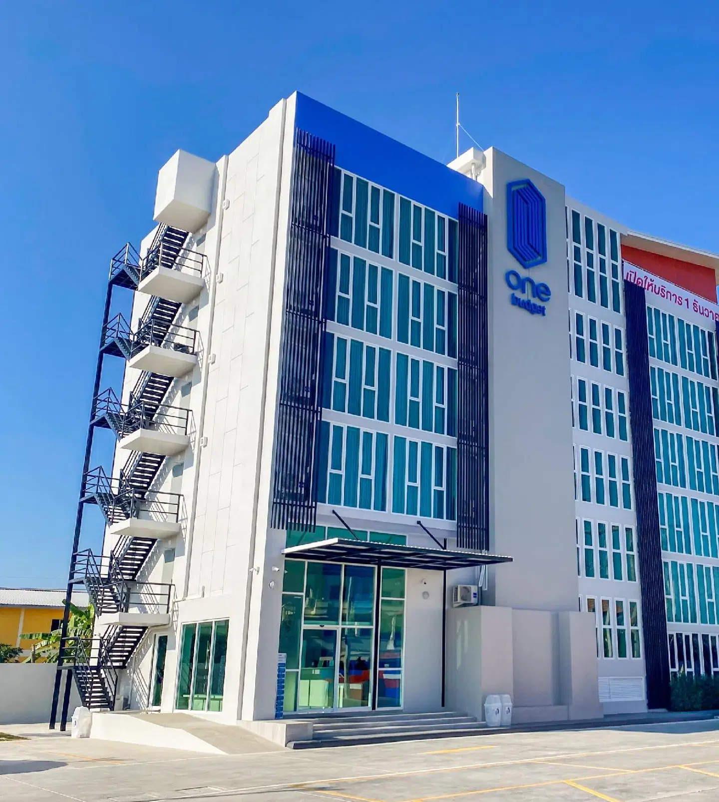One Budget Hotel EXTERIOR