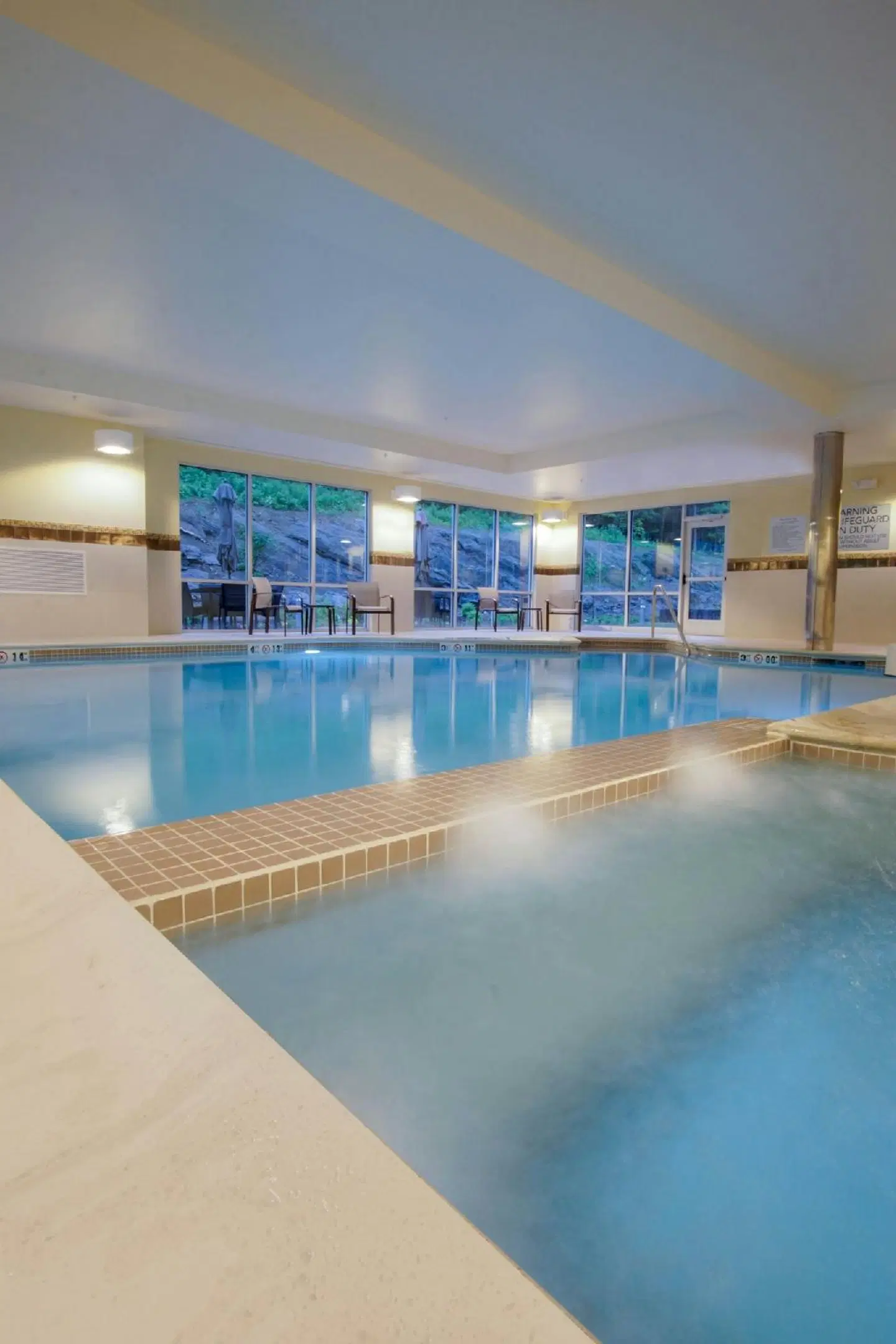Courtyard by Marriott Lenox Berkshires Hallenbad