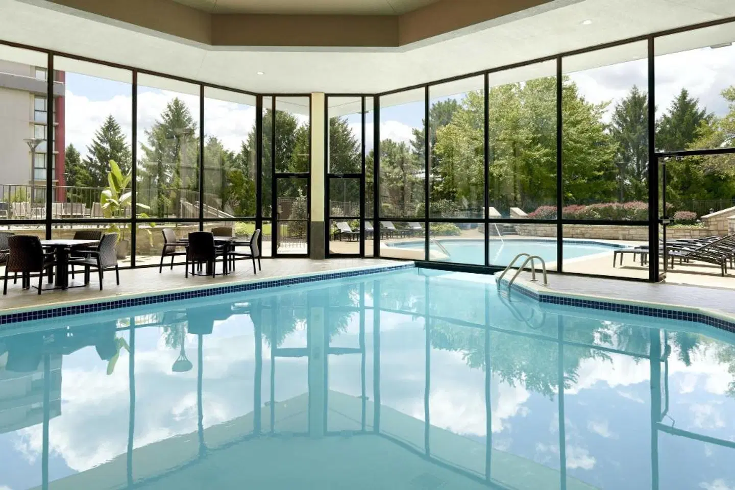Marriott at the University of Dayton Hallenbad