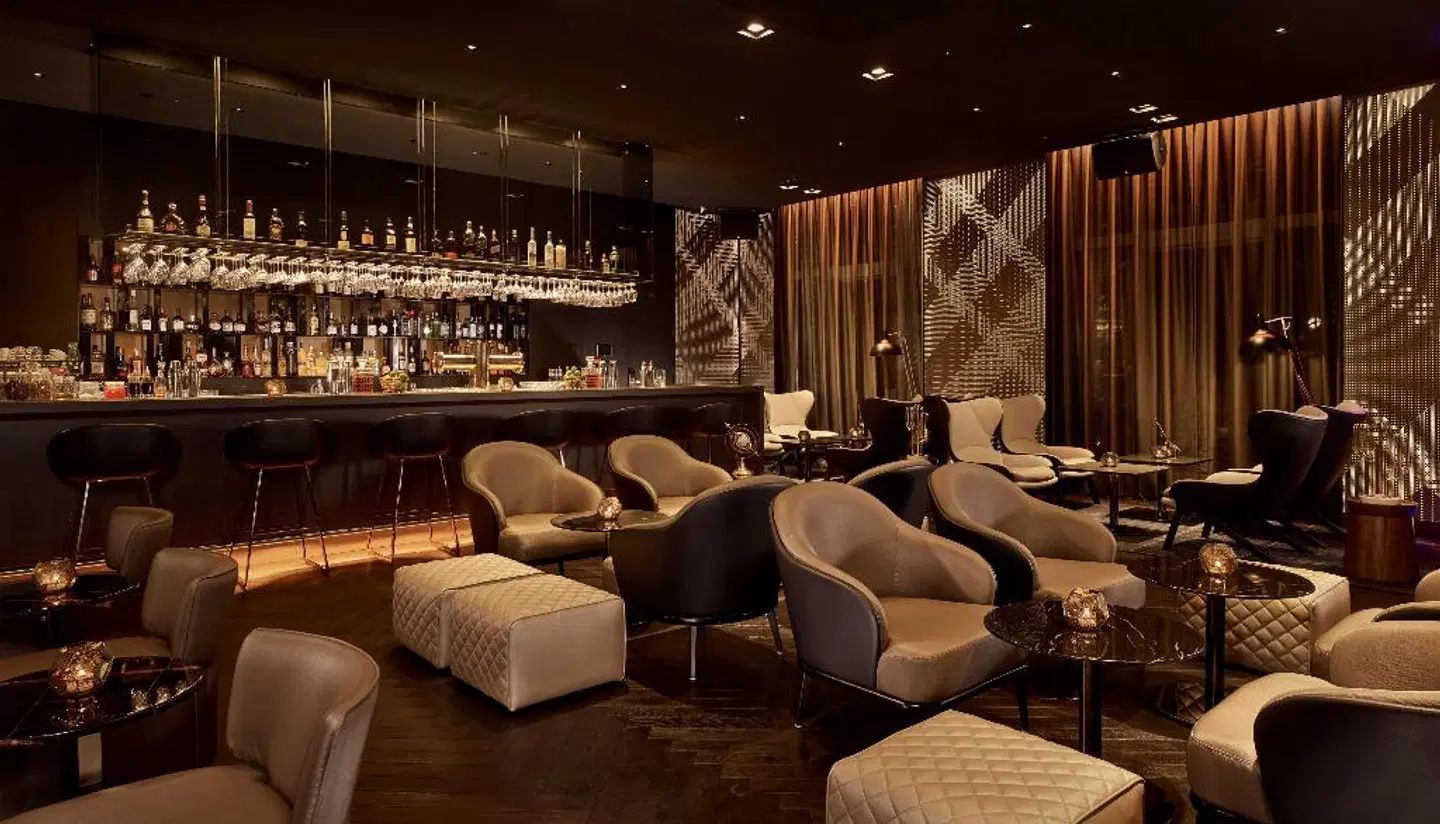 Park Plaza Victoria Bar
