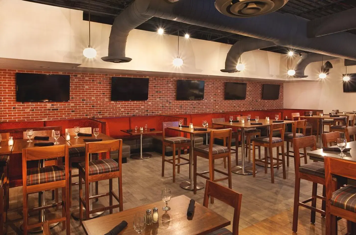 Four Points by Sheraton Cleveland Airport Bar