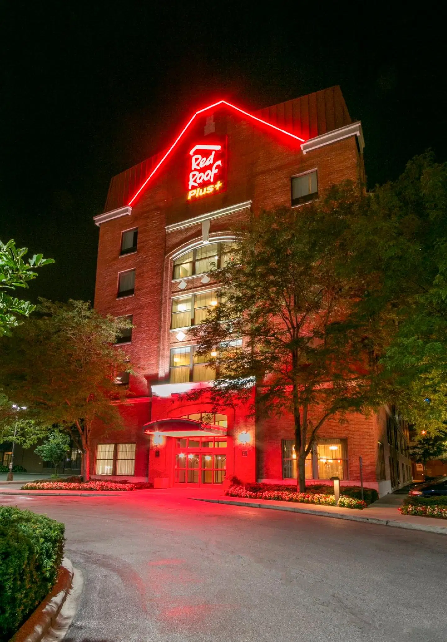 Red Roof Plus + Columbus Downtown-Convention Center EXTERIOR