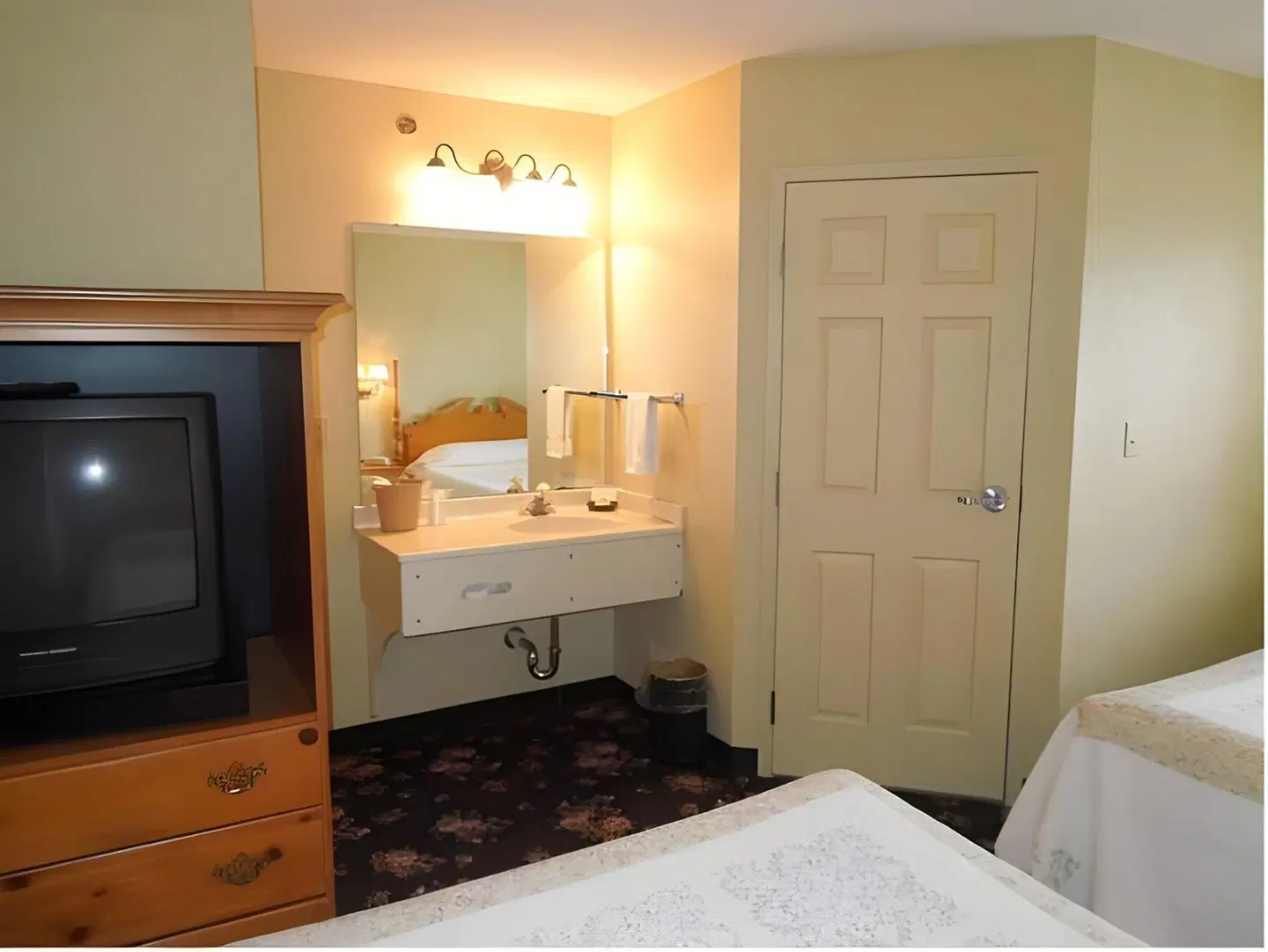 OurGuest Inn & Suites Downtown Port Clinton ROOM_EXAMPLE