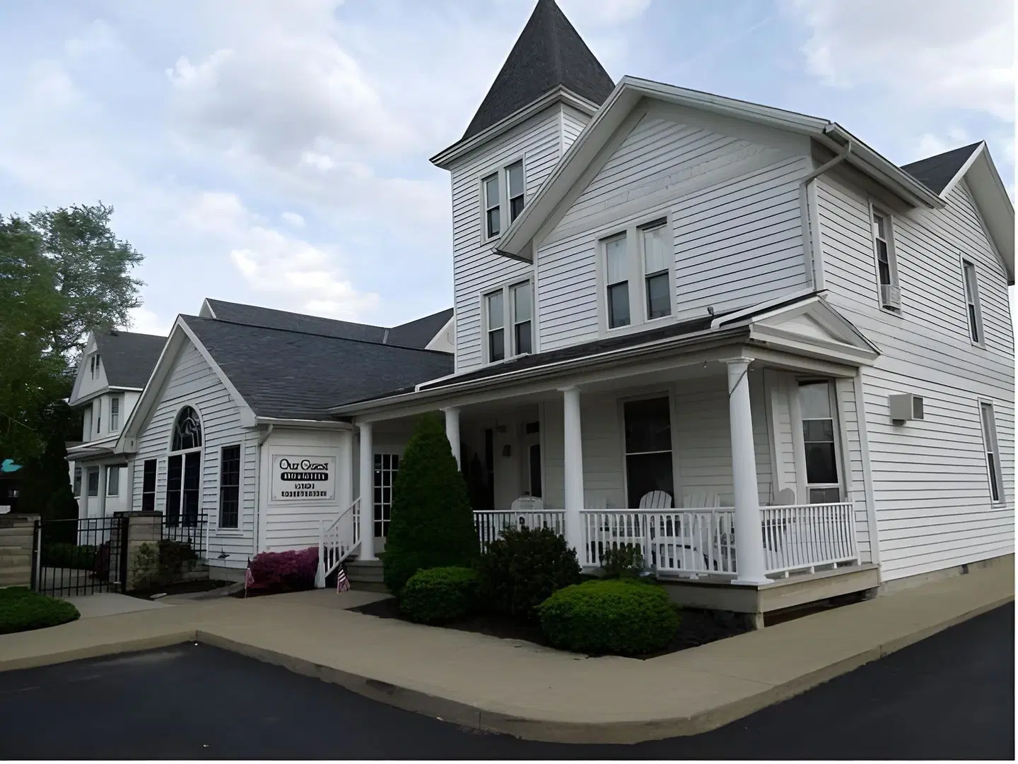 OurGuest Inn & Suites Downtown Port Clinton EXTERIOR