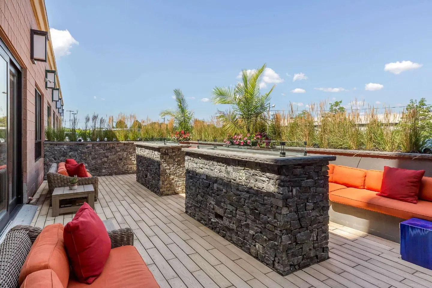 Comfort Inn & Suites Logan International Airport Terrasse