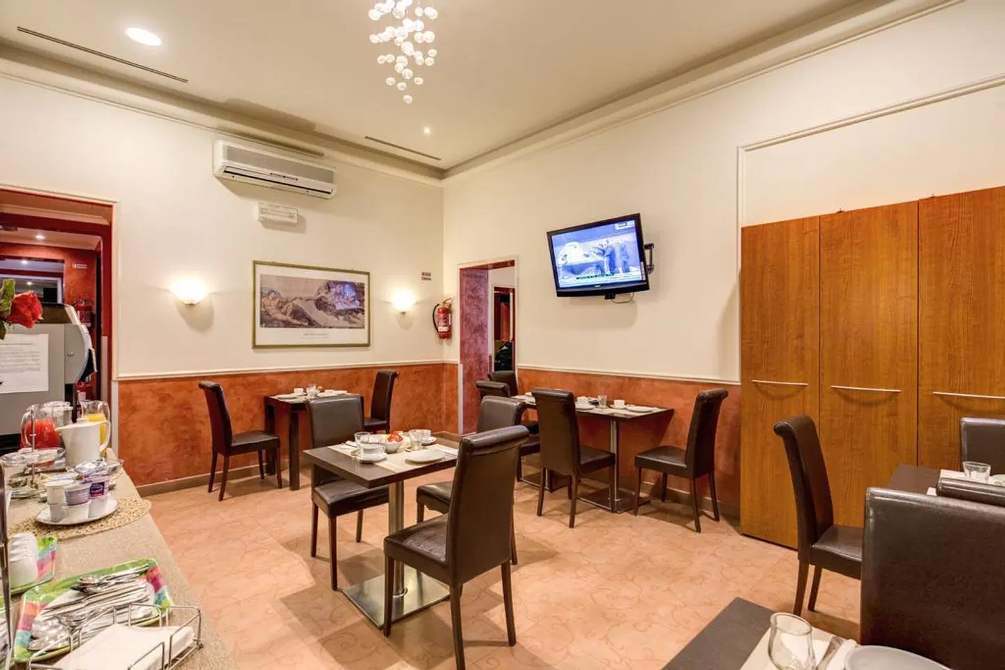 Everest Inn Rome Restaurant