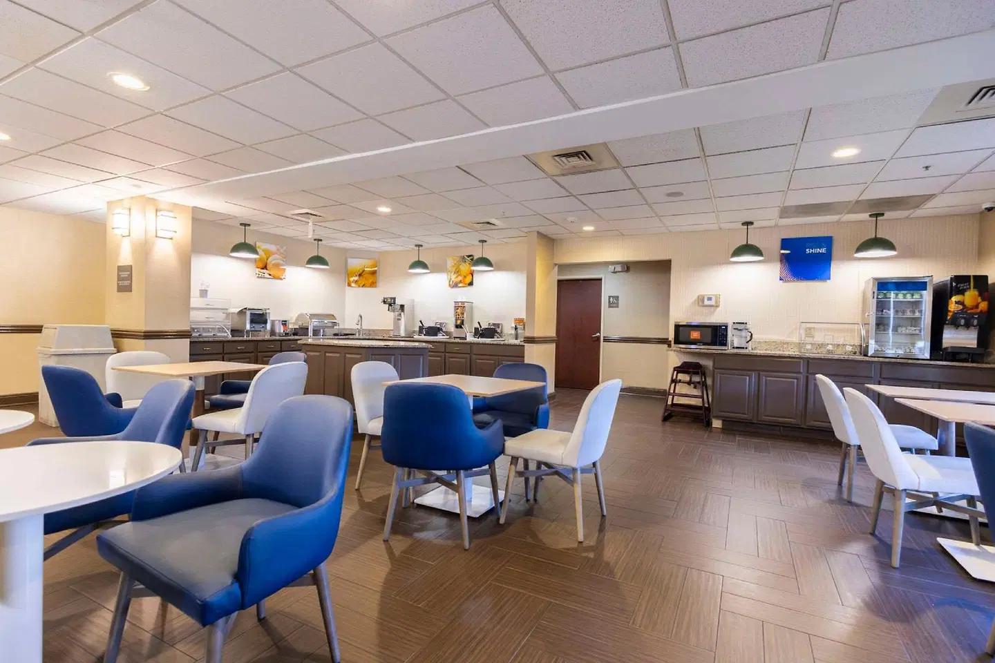 Comfort Suites Springfield Bar