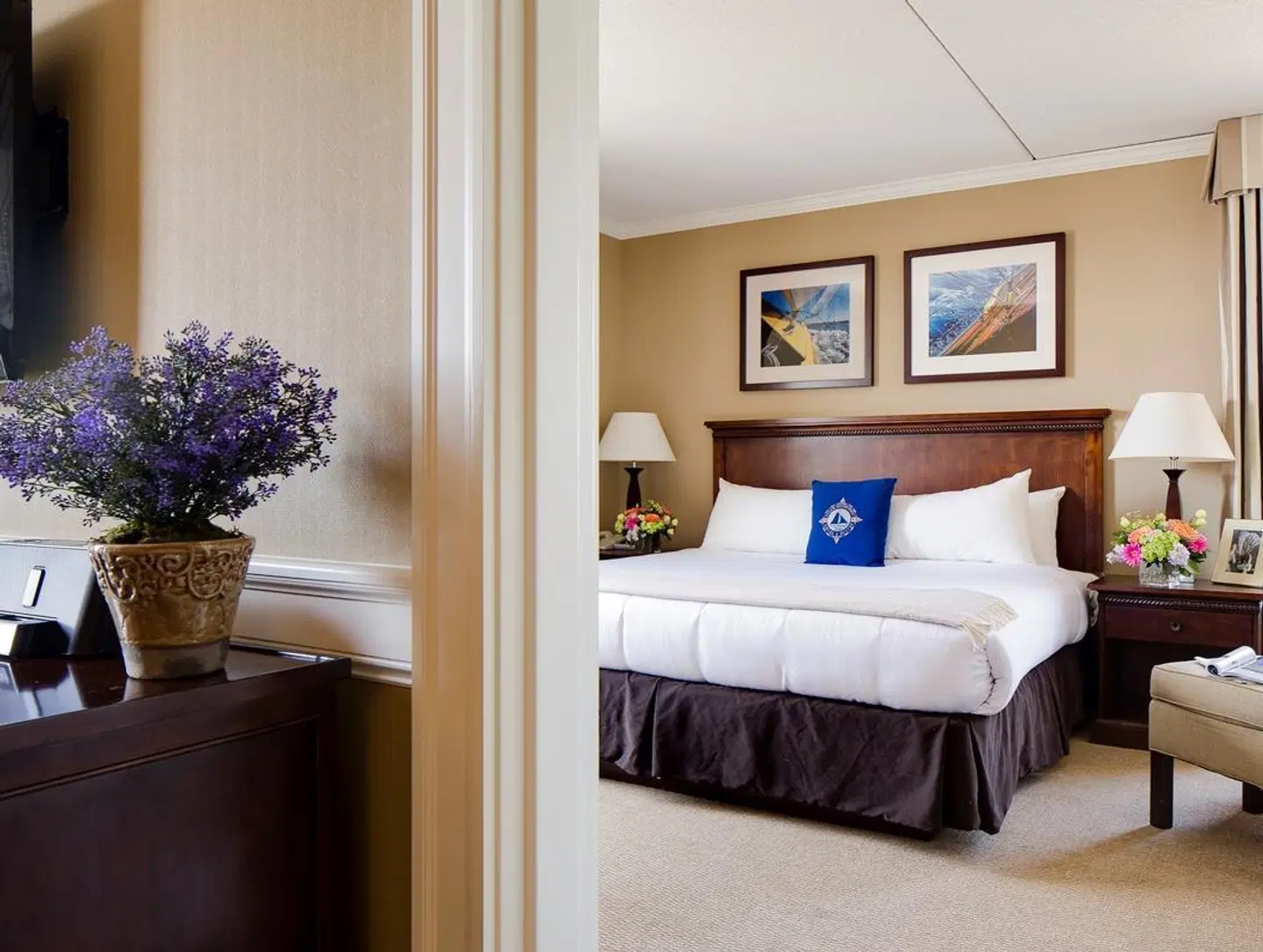 Salem Waterfront Hotel and Suites ROOM_EXAMPLE