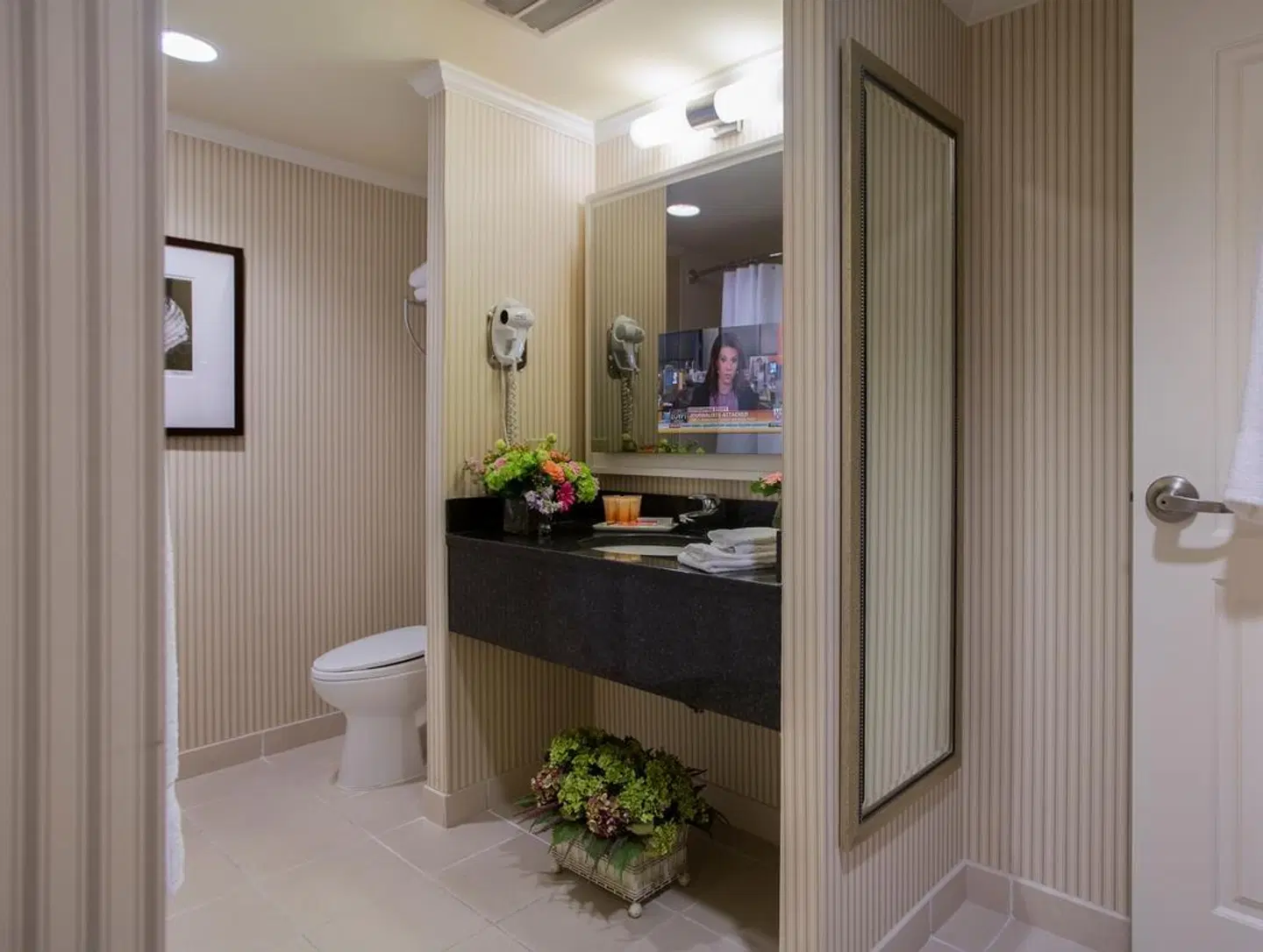 Salem Waterfront Hotel and Suites ROOM_EXAMPLE